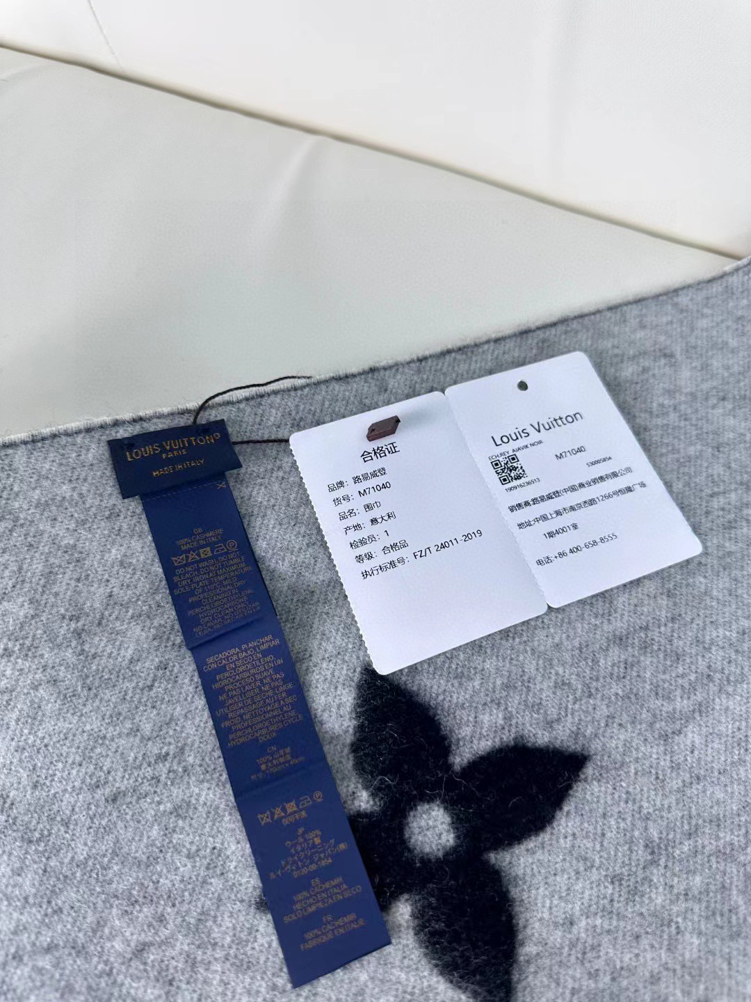 上新 🌹Lv高品质到货！【雷克雅维克铆钉版】此款 Studdy Reykjavik 围巾融入了摇滚元素，