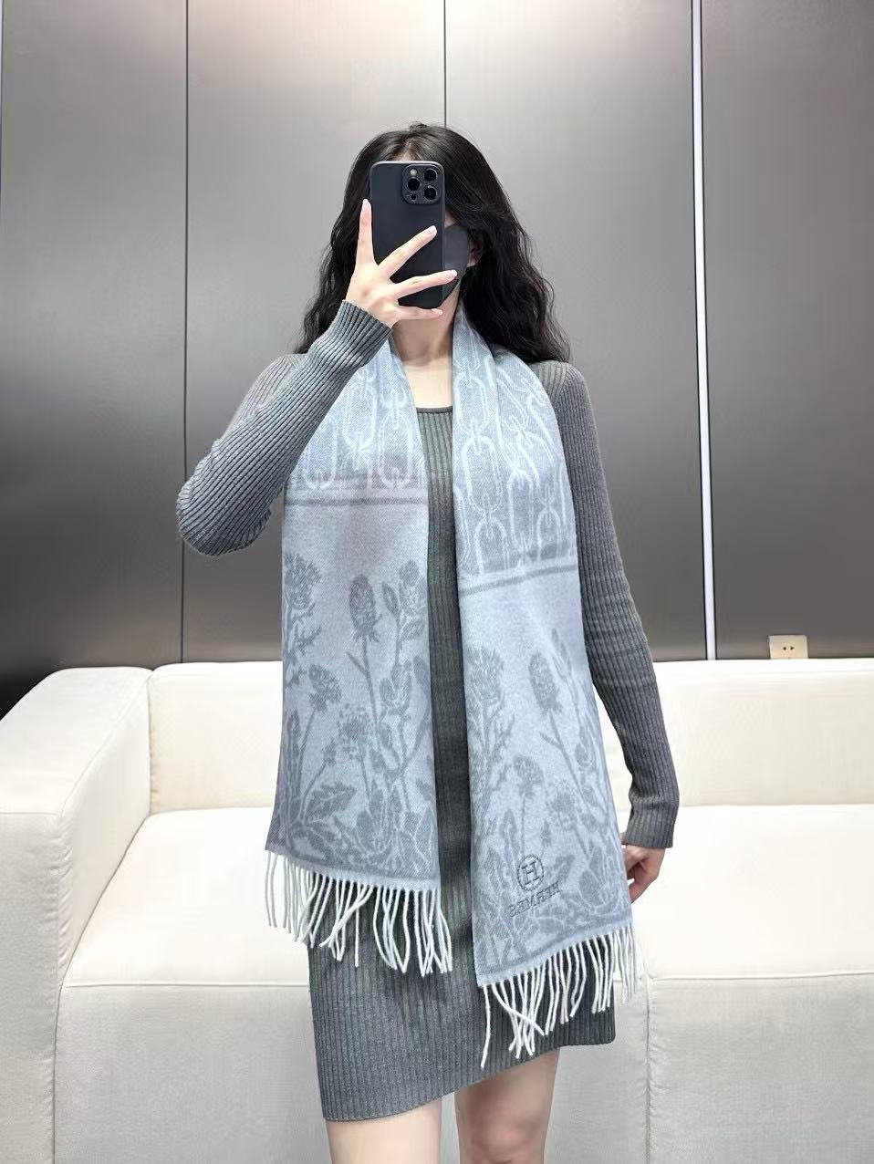 Elegant Wool Scarf with Floral Print and Tassel Edges, Warm and Versatile