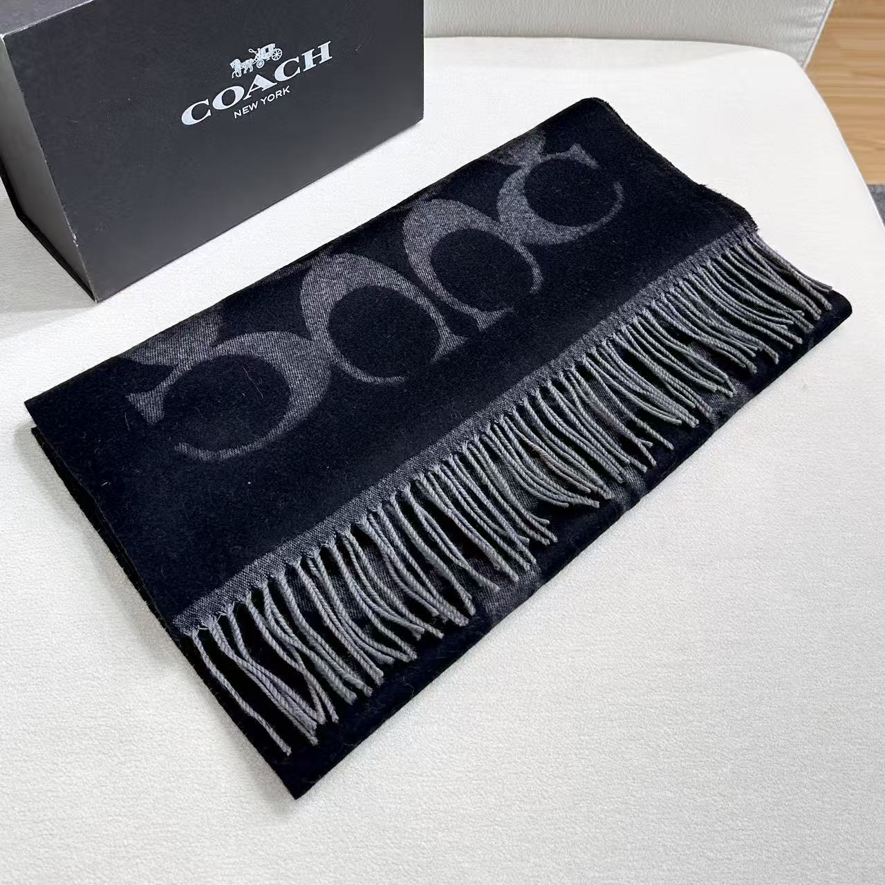 。【COCAH · 蔻驰新款大C字母】专柜都在抢货的节奏 。Coach经典C字母太好看了吧！不仅有颜值还