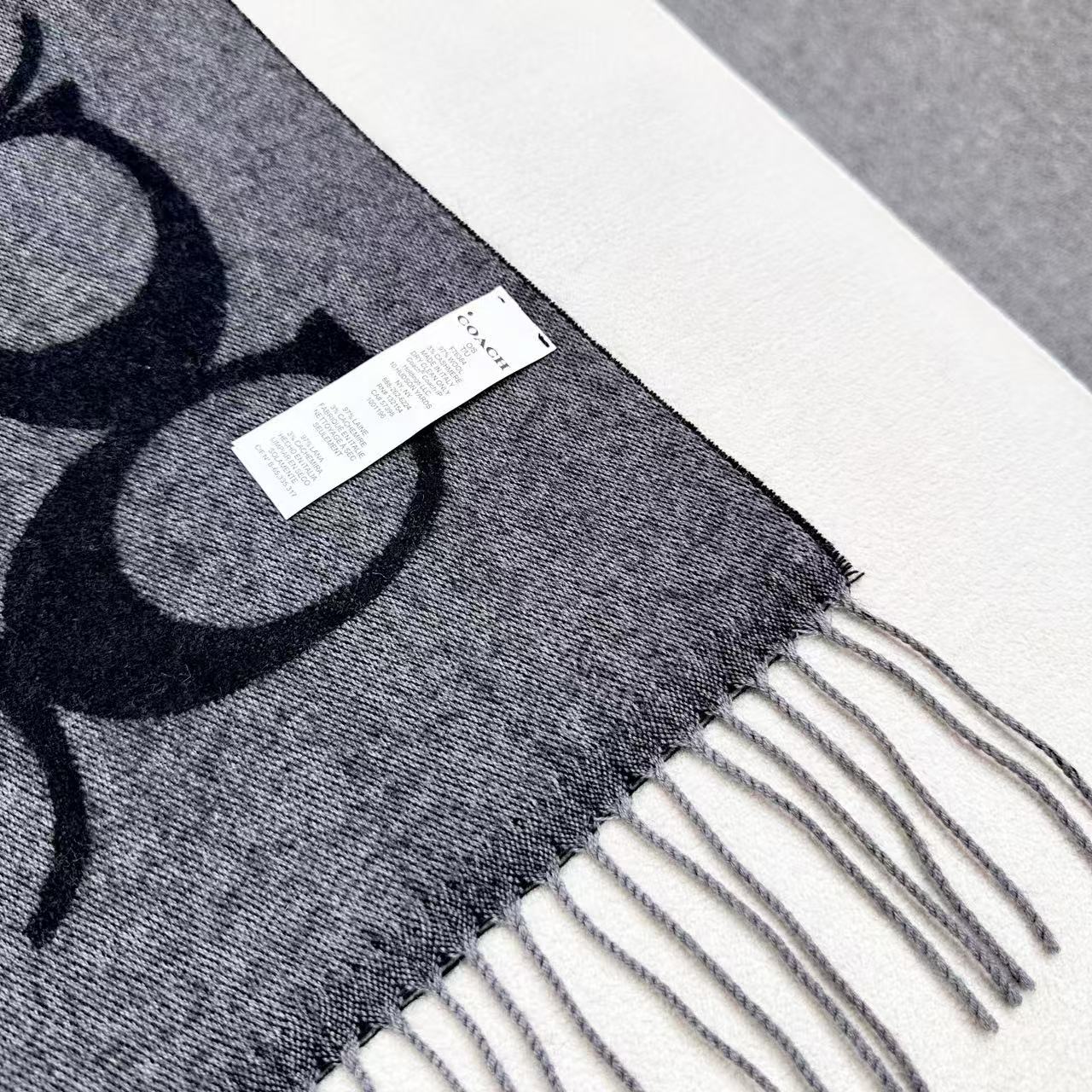 。【COCAH · 蔻驰新款大C字母】专柜都在抢货的节奏 。Coach经典C字母太好看了吧！不仅有颜值还