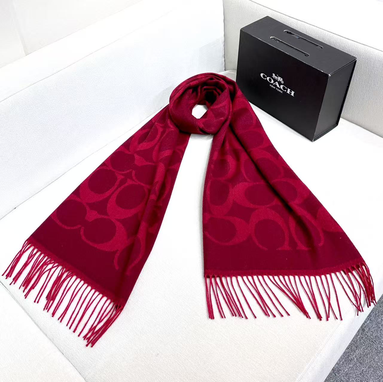 。【COCAH · 蔻驰新款大C字母】专柜都在抢货的节奏 。Coach经典C字母太好看了吧！不仅有颜值还