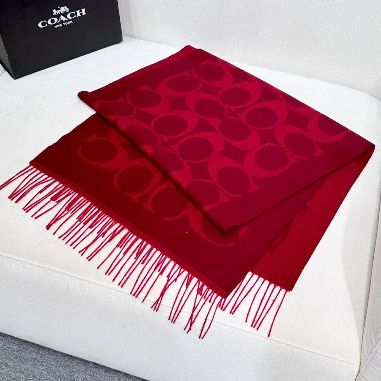 。【COCAH · 蔻驰新款大C字母】专柜都在抢货的节奏 。Coach经典C字母太好看了吧！不仅有颜值还