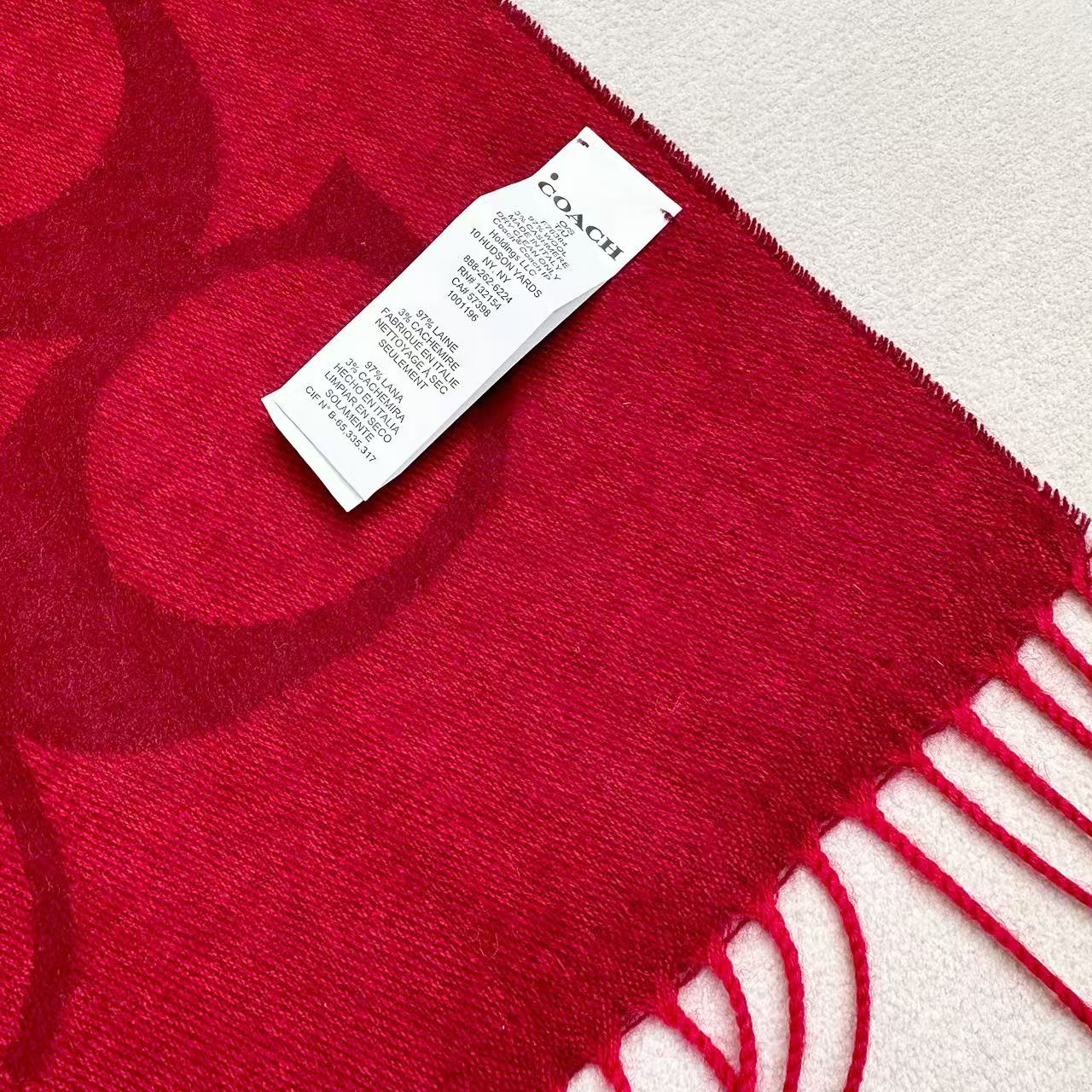 。【COCAH · 蔻驰新款大C字母】专柜都在抢货的节奏 。Coach经典C字母太好看了吧！不仅有颜值还