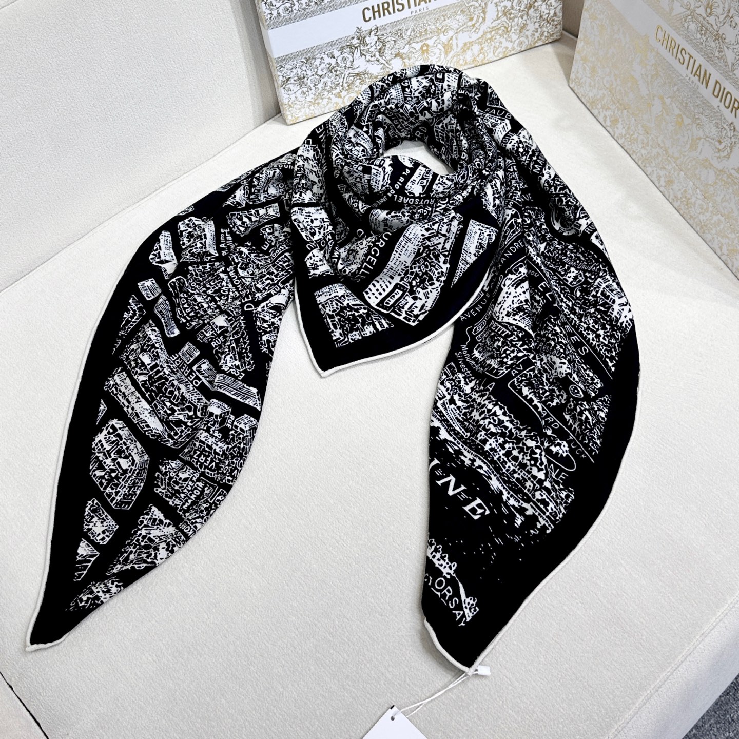 💃🏻💃🏻迪奥【巴黎地图140】羊绒方巾‼️抢‼️VIP推荐 ‼️👍下手一定要快【高端 大爱 ‼️纯羊绒