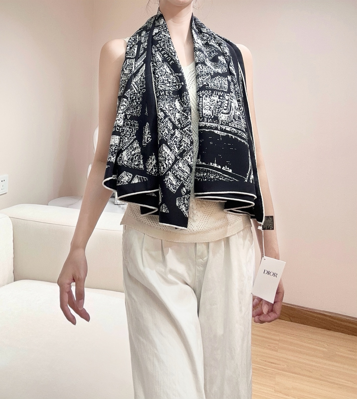 💃🏻💃🏻迪奥【巴黎地图140】羊绒方巾‼️抢‼️VIP推荐 ‼️👍下手一定要快【高端 大爱 ‼️纯羊绒 