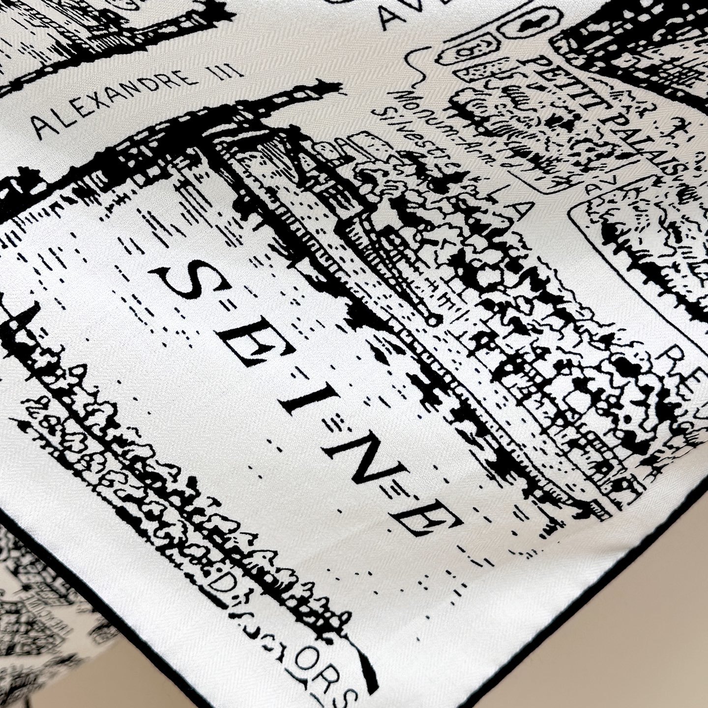 💃🏻💃🏻迪奥【巴黎地图140】羊绒方巾‼️抢‼️VIP推荐 ‼️👍下手一定要快【高端 大爱 ‼️纯羊绒