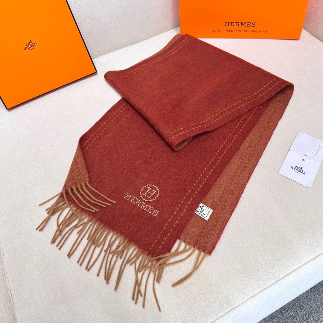 ️ HERMES🧣爱马仕2024巴黎时装展商务男士女士通用双面羊绒披肩。代工厂臻选上乘的超细羊绒纤维 进