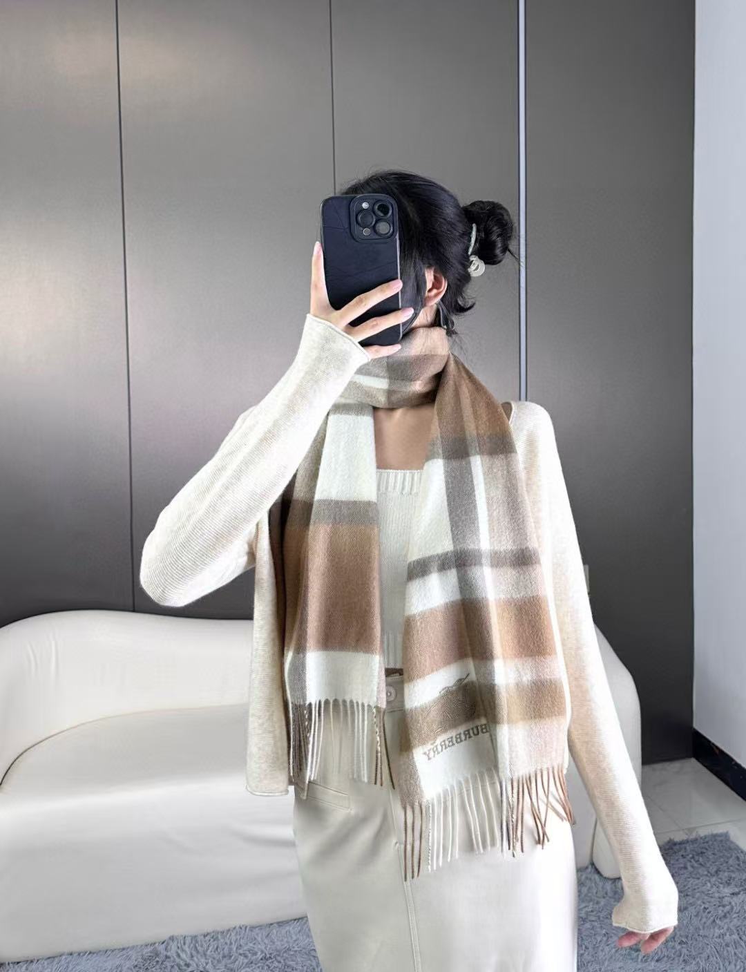 新款到！百分之百山羊绒！2025年巴宝利难得的高端男款，非常正的男士围巾~面料大爱，非常柔软细腻舒服‼大