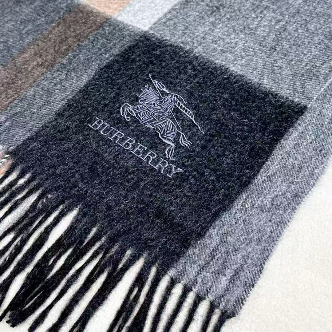 新款到！百分之百山羊绒！2025年巴宝利难得的高端男款，非常正的男士围巾~面料大爱，非常柔软细腻舒服‼大