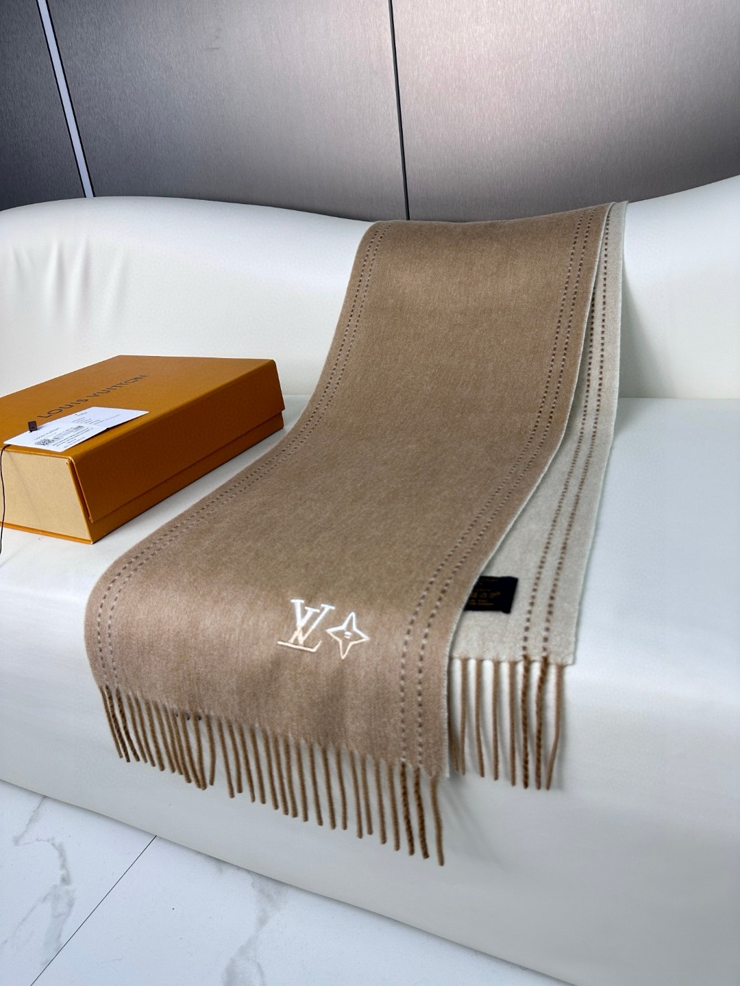 怒赞自留，难得的高端女款‼️家属福利‼️LV非常正的男女围巾~面料大爱，非常柔软细腻舒服，‼️大气简约，