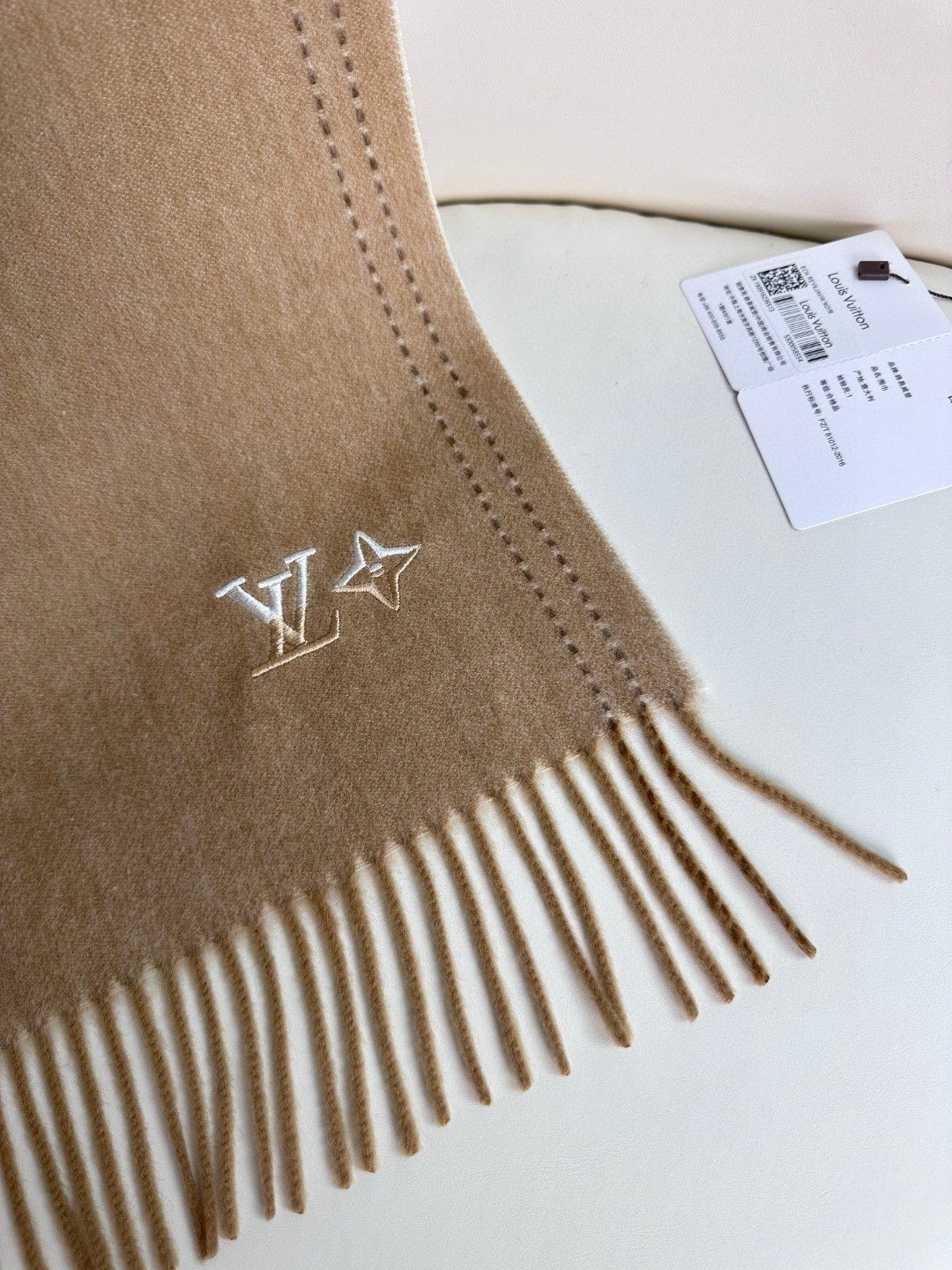 怒赞自留，难得的高端女款‼️家属福利‼️LV非常正的男女围巾~面料大爱，非常柔软细腻舒服，‼️大气简约，