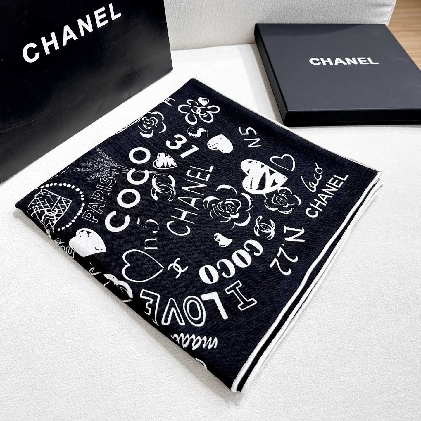 ✨✨【▪️ 优雅型格!这份魅力绝对是艺术大师级才能创作的一线水准❗️】太佩服Chanel这位设计师了,出