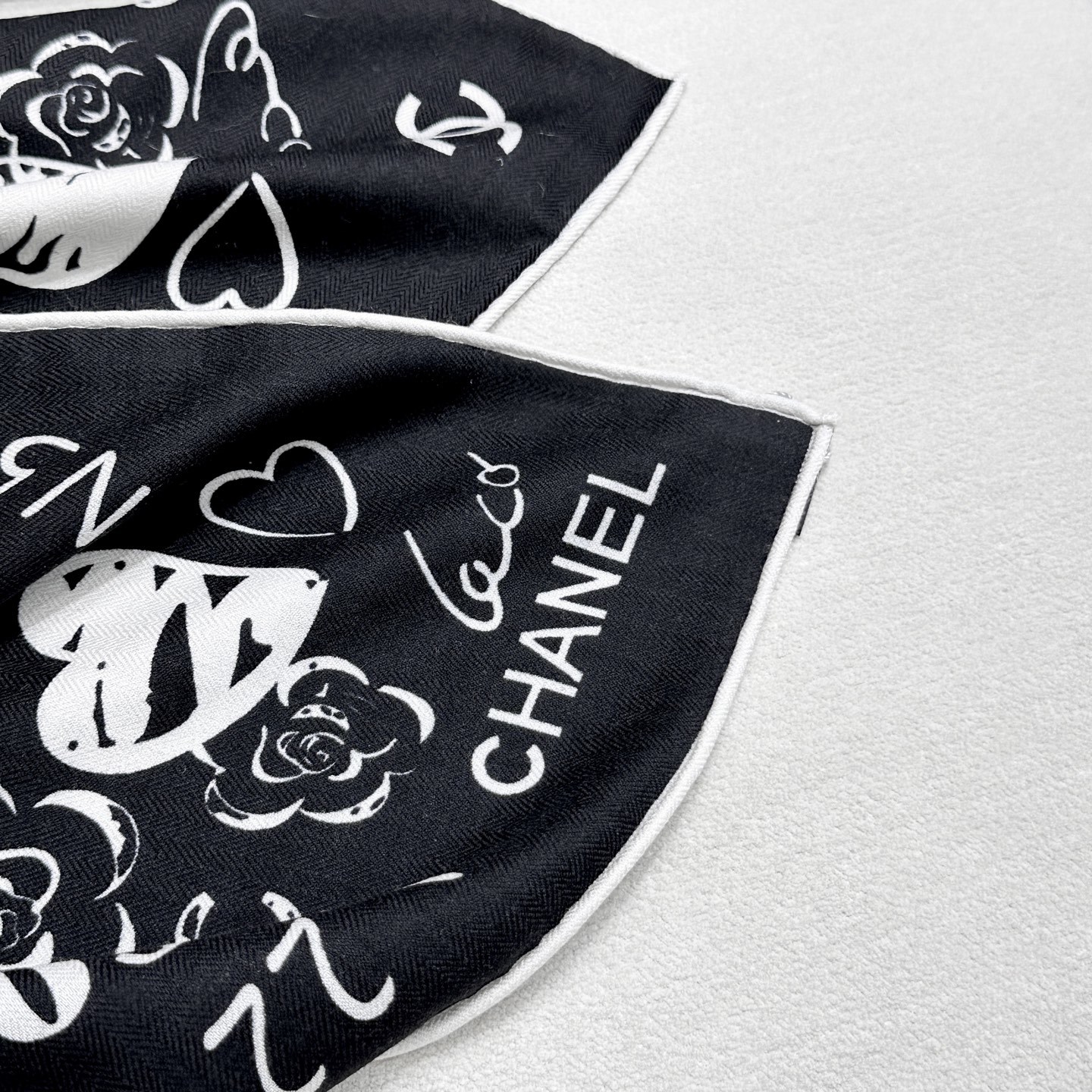 ✨✨【▪️ 优雅型格!这份魅力绝对是艺术大师级才能创作的一线水准❗️】太佩服Chanel这位设计师了,出