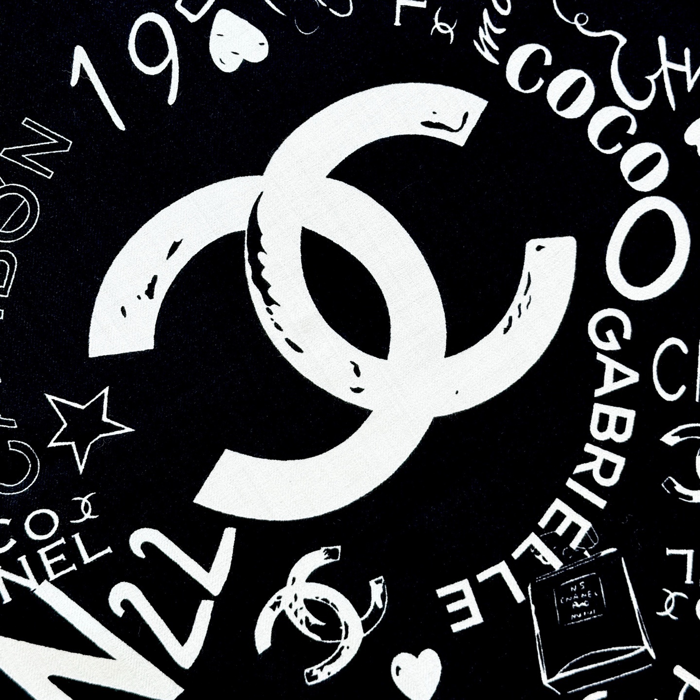 ✨✨【▪️ 优雅型格!这份魅力绝对是艺术大师级才能创作的一线水准❗️】太佩服Chanel这位设计师了,出