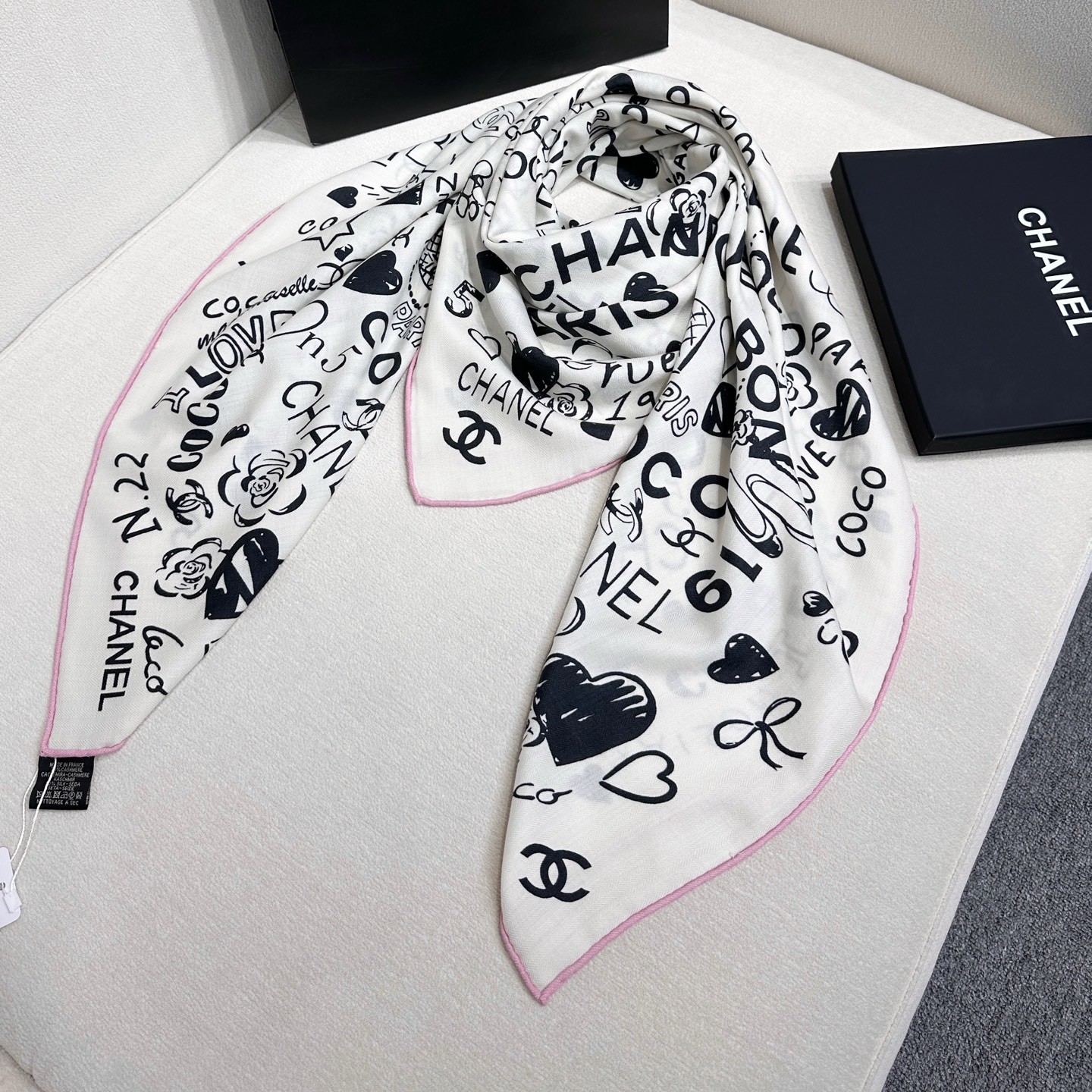 ✨✨【▪️ 优雅型格!这份魅力绝对是艺术大师级才能创作的一线水准❗️】太佩服Chanel这位设计师了,出