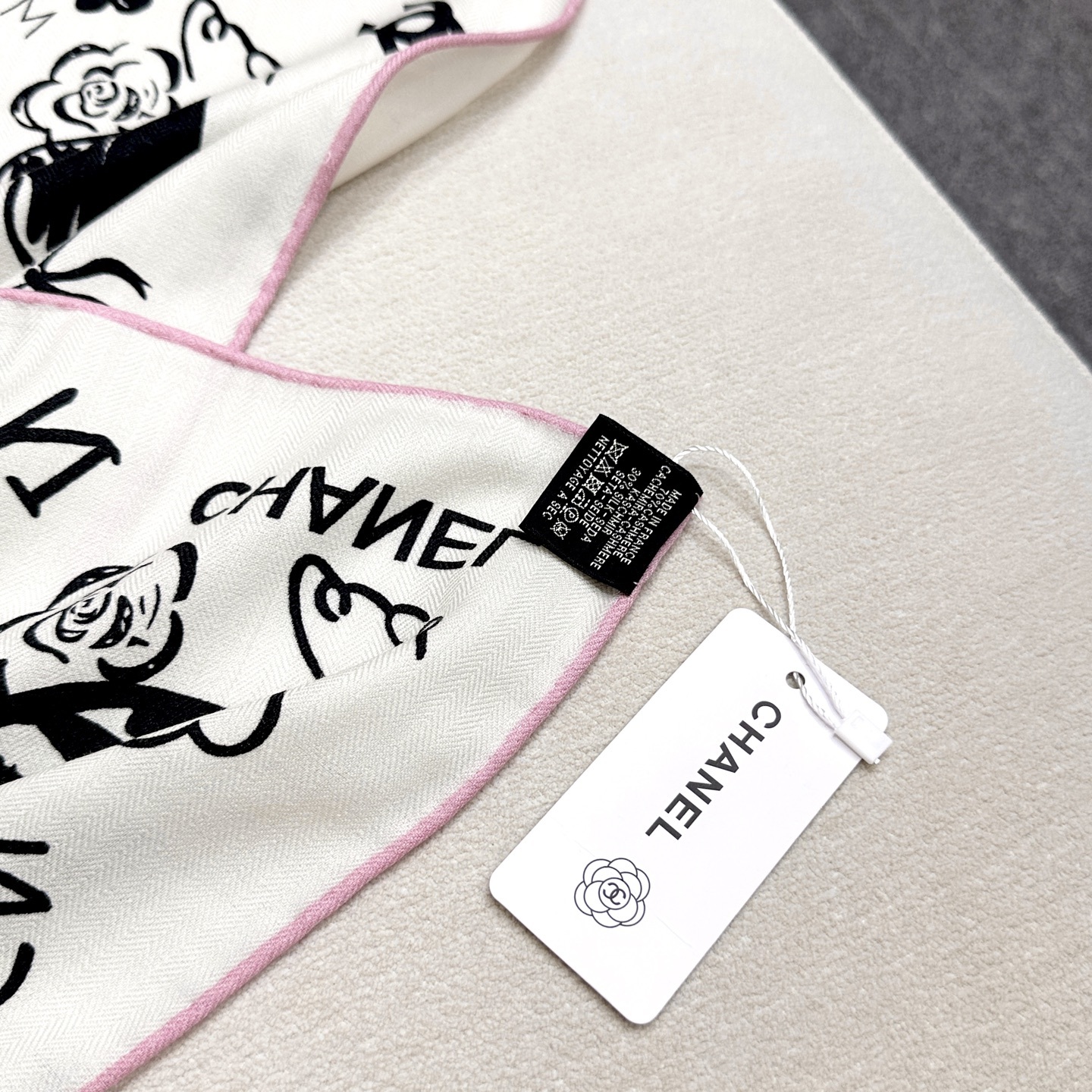 ✨✨【▪️ 优雅型格!这份魅力绝对是艺术大师级才能创作的一线水准❗️】太佩服Chanel这位设计师了,出