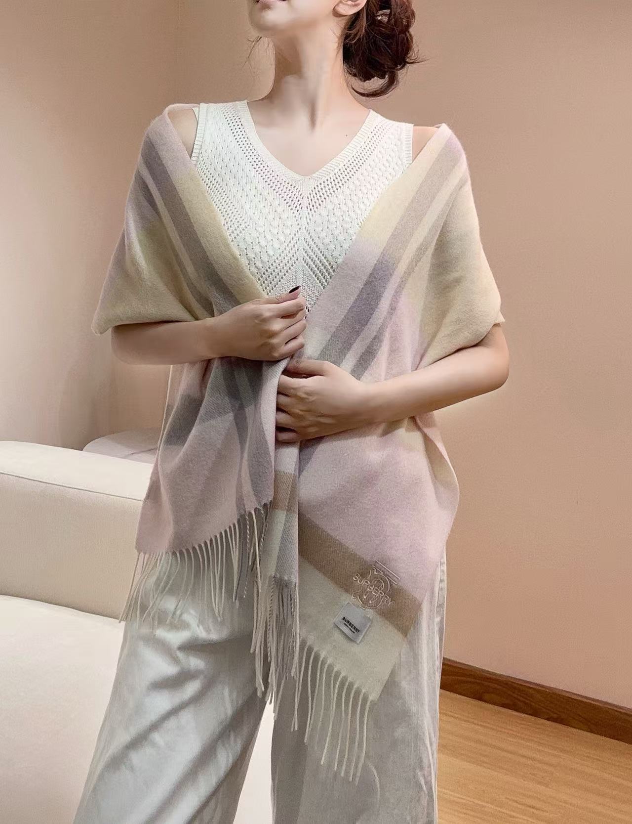 Burberry爆款上新 高端男女士围巾👍【TB羊毛格纹】独家牛货🐂 奢华尽在尺寸之间，高端品质‼️具有