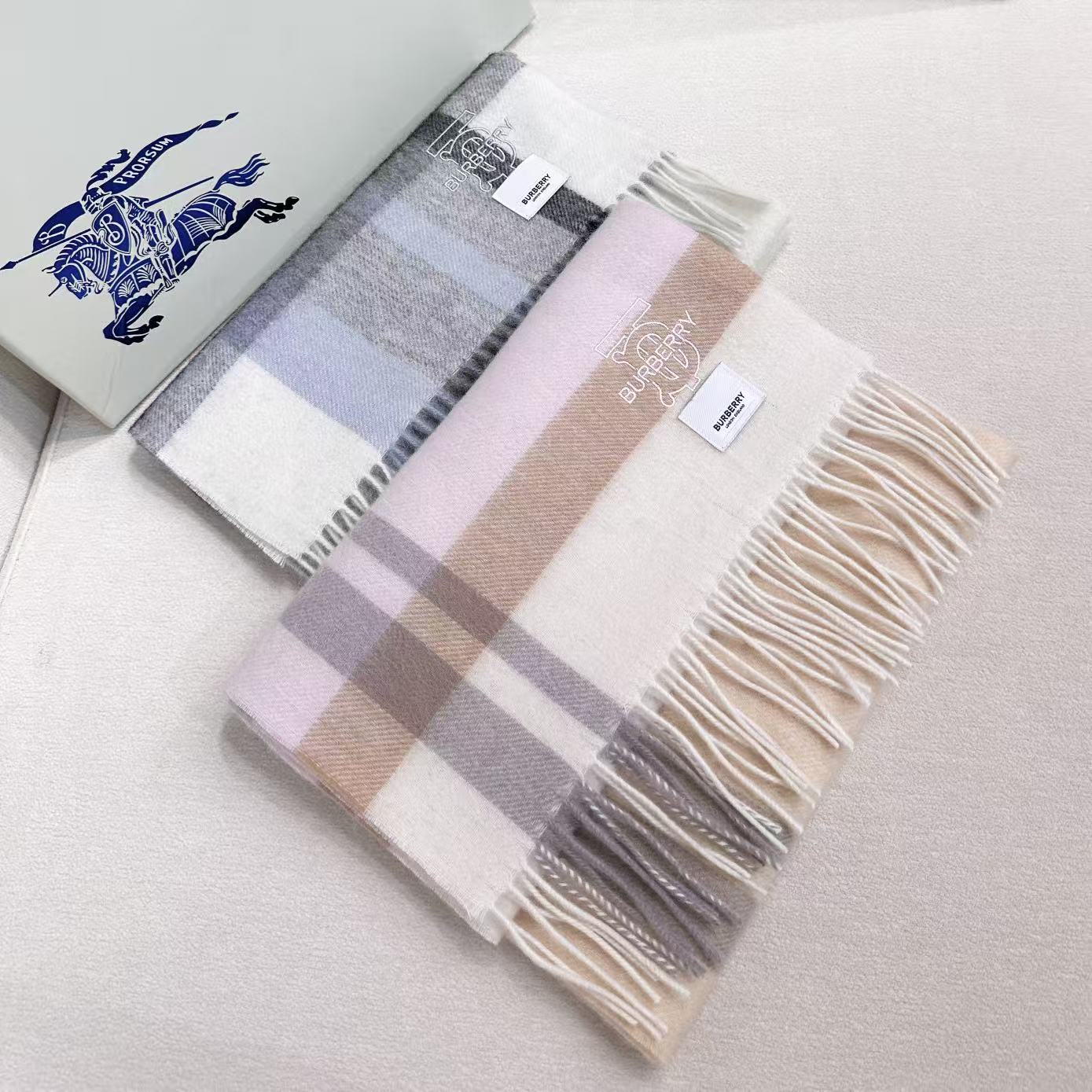 Burberry爆款上新 高端男女士围巾👍【TB羊毛格纹】独家牛货🐂 奢华尽在尺寸之间，高端品质‼️具有