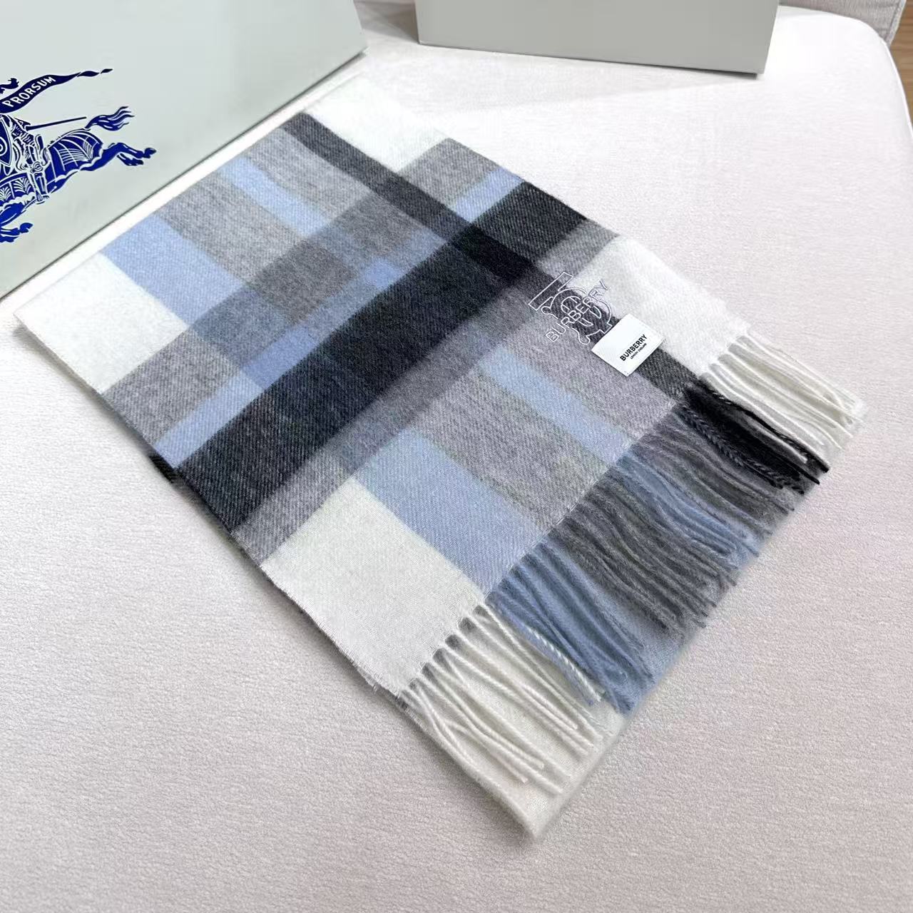 Burberry爆款上新 高端男女士围巾👍【TB羊毛格纹】独家牛货🐂 奢华尽在尺寸之间，高端品质‼️具有