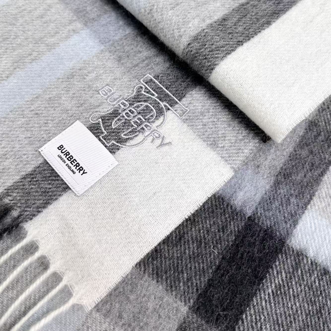 Burberry爆款上新 高端男女士围巾👍【TB羊毛格纹】独家牛货🐂 奢华尽在尺寸之间，高端品质‼️具有
