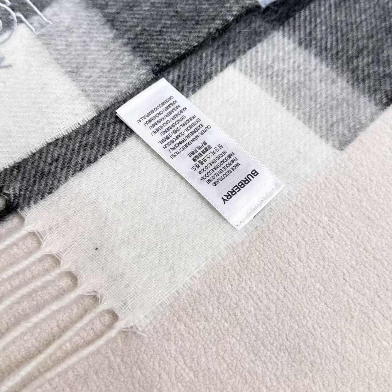 Burberry爆款上新 高端男女士围巾👍【TB羊毛格纹】独家牛货🐂 奢华尽在尺寸之间，高端品质‼️具有