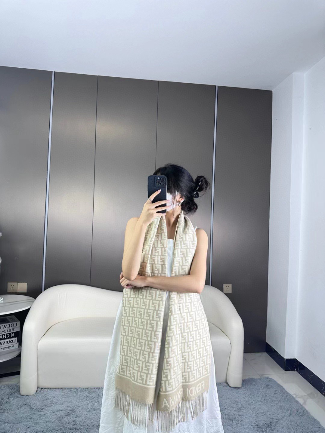 👑 FEN/DI【FF标识羊绒流苏长巾】官网同步更新，混纺提花编织，手感柔软舒适奢华有质感，由双色交织提