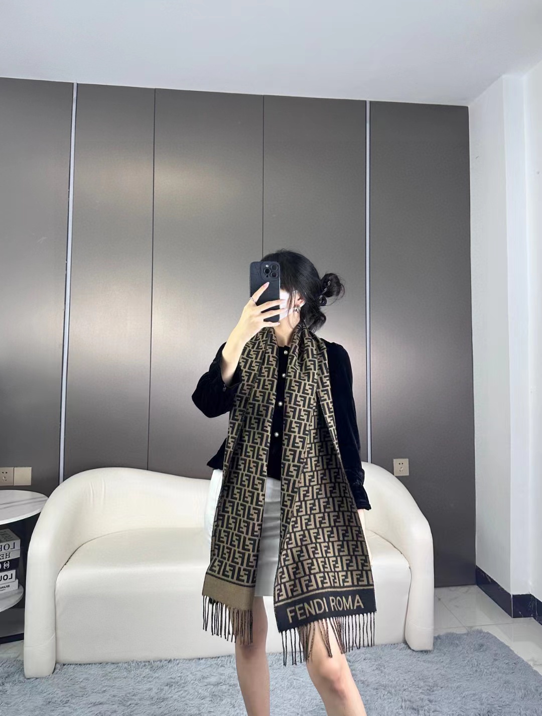 👑 FEN/DI【FF标识羊绒流苏长巾】官网同步更新，混纺提花编织，手感柔软舒适奢华有质感，由双色交织提