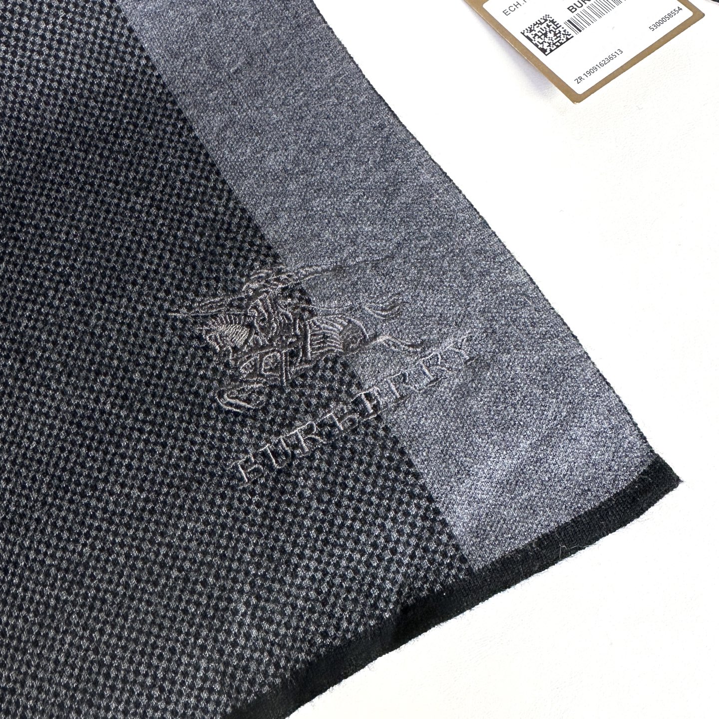 新款到！2025年Burberry爆款上新 高端男士围巾👍【经典战马格纹】独家牛货🐂 具有超高羊绒品质才