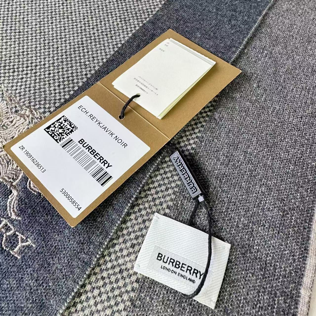 新款到！2025年Burberry爆款上新 高端男士围巾👍【经典战马格纹】独家牛货🐂 具有超高羊绒品质才