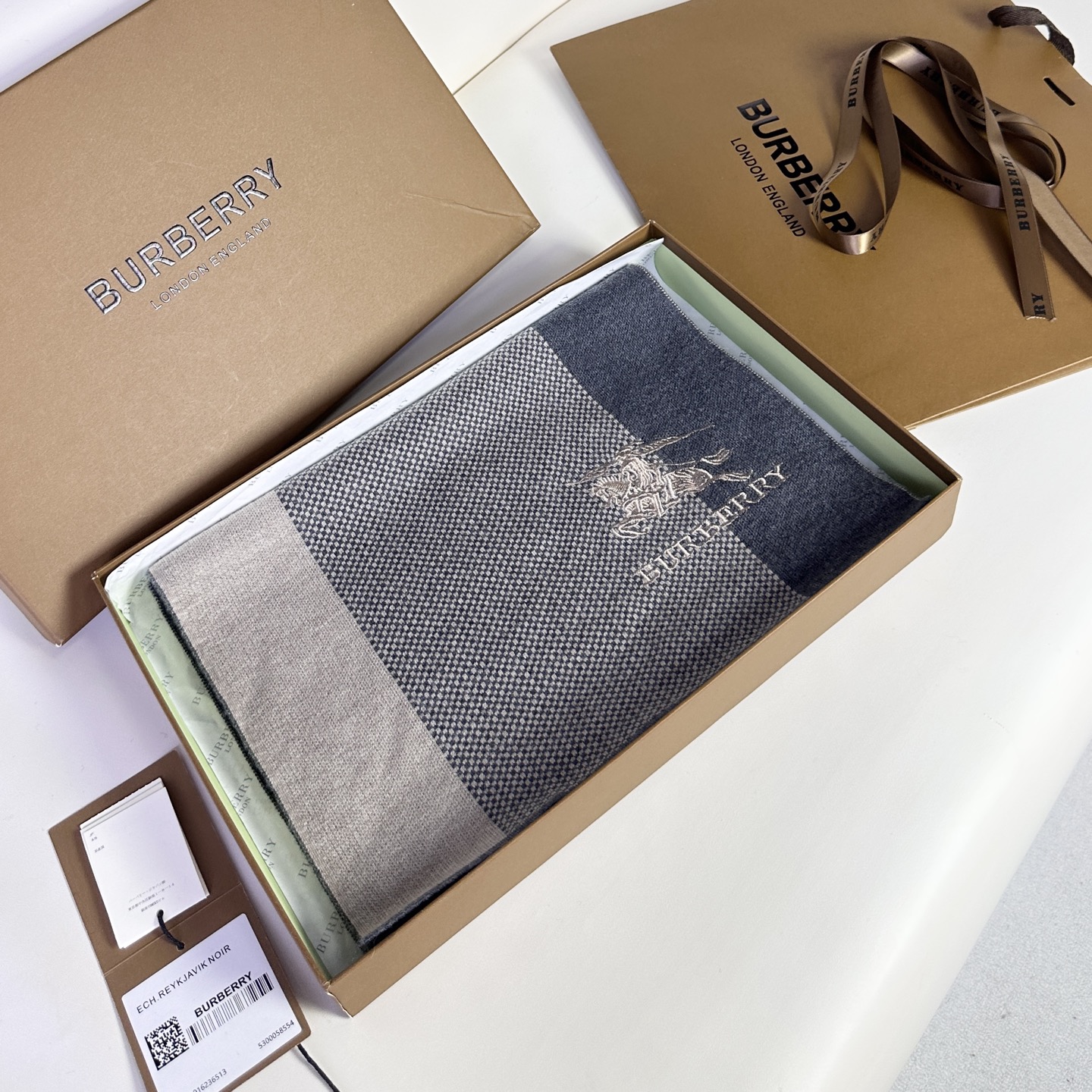 新款到！2025年Burberry爆款上新 高端男士围巾👍【经典战马格纹】独家牛货🐂 具有超高羊绒品质才