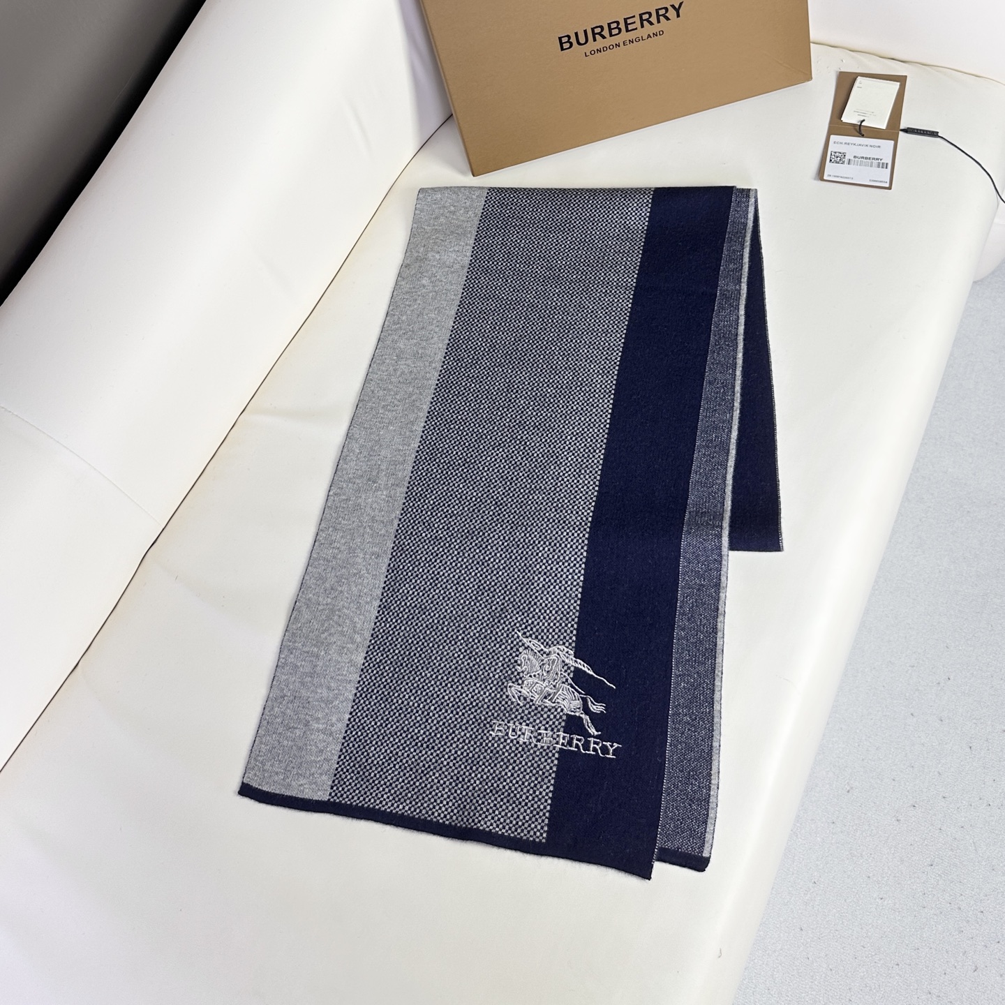 新款到！2025年Burberry爆款上新 高端男士围巾👍【经典战马格纹】独家牛货🐂 具有超高羊绒品质才