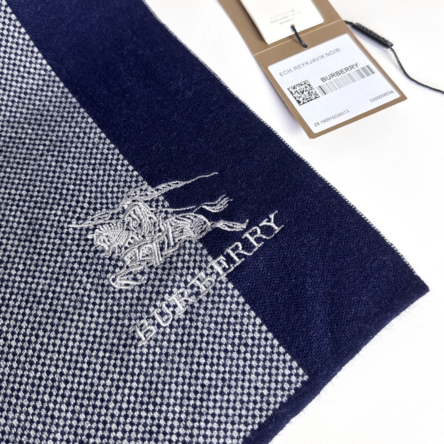 新款到！2025年Burberry爆款上新 高端男士围巾👍【经典战马格纹】独家牛货🐂 具有超高羊绒品质才
