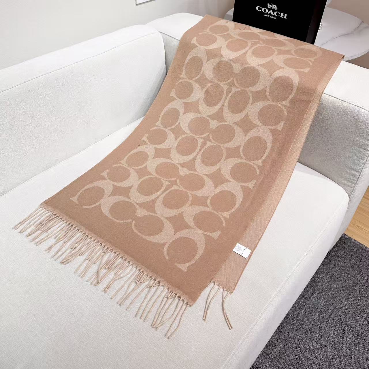 。【COCAH · 蔻驰新款大C字母】专柜都在抢货的节奏 。Coach经典C字母太好看了吧！不仅有颜值还