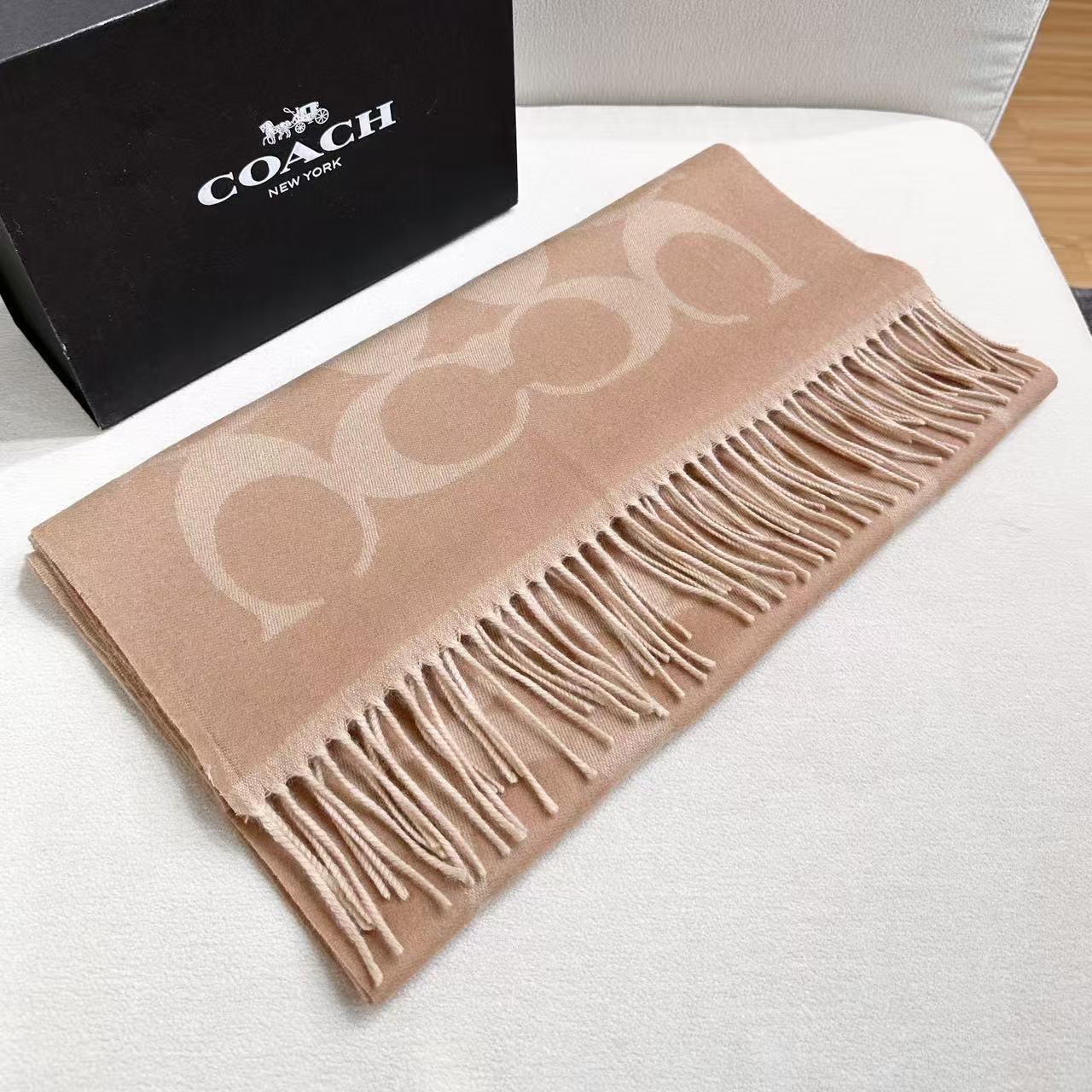 。【COCAH · 蔻驰新款大C字母】专柜都在抢货的节奏 。Coach经典C字母太好看了吧！不仅有颜值还