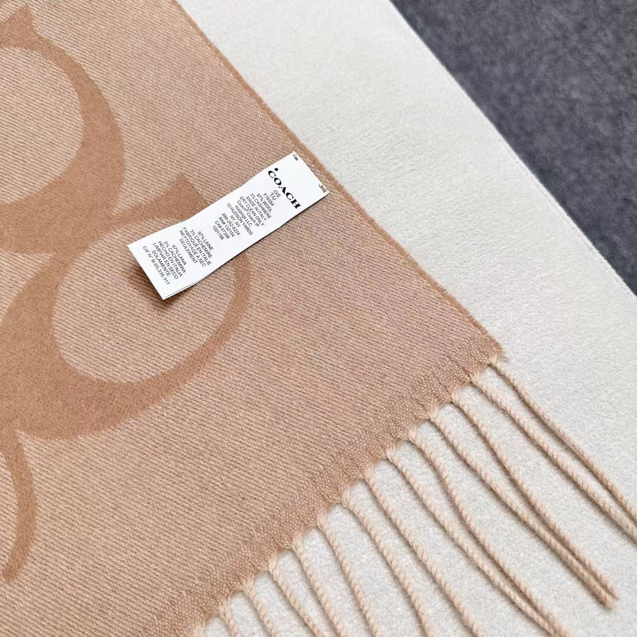 。【COCAH · 蔻驰新款大C字母】专柜都在抢货的节奏 。Coach经典C字母太好看了吧！不仅有颜值还