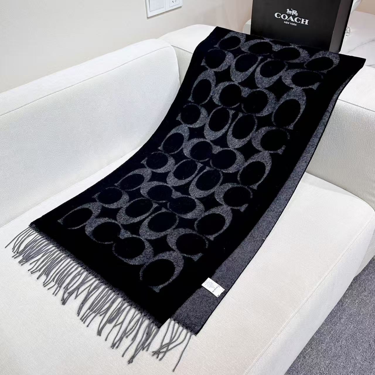 。【COCAH · 蔻驰新款大C字母】专柜都在抢货的节奏 。Coach经典C字母太好看了吧！不仅有颜值还