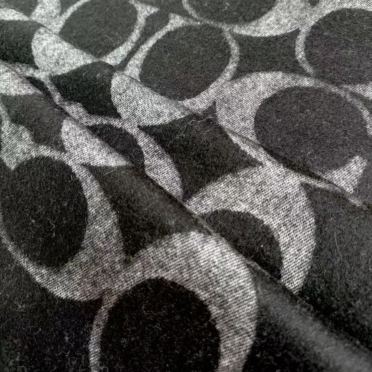 。【COCAH · 蔻驰新款大C字母】专柜都在抢货的节奏 。Coach经典C字母太好看了吧！不仅有颜值还