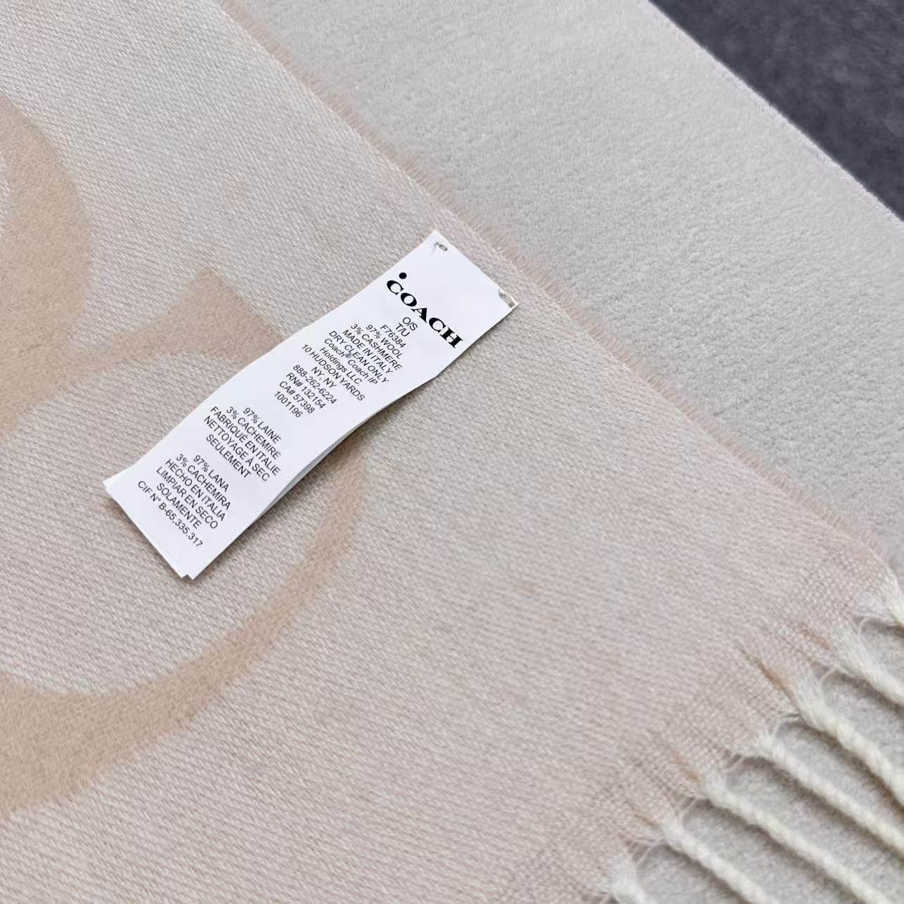 。【COCAH · 蔻驰新款大C字母】专柜都在抢货的节奏 。Coach经典C字母太好看了吧！不仅有颜值还