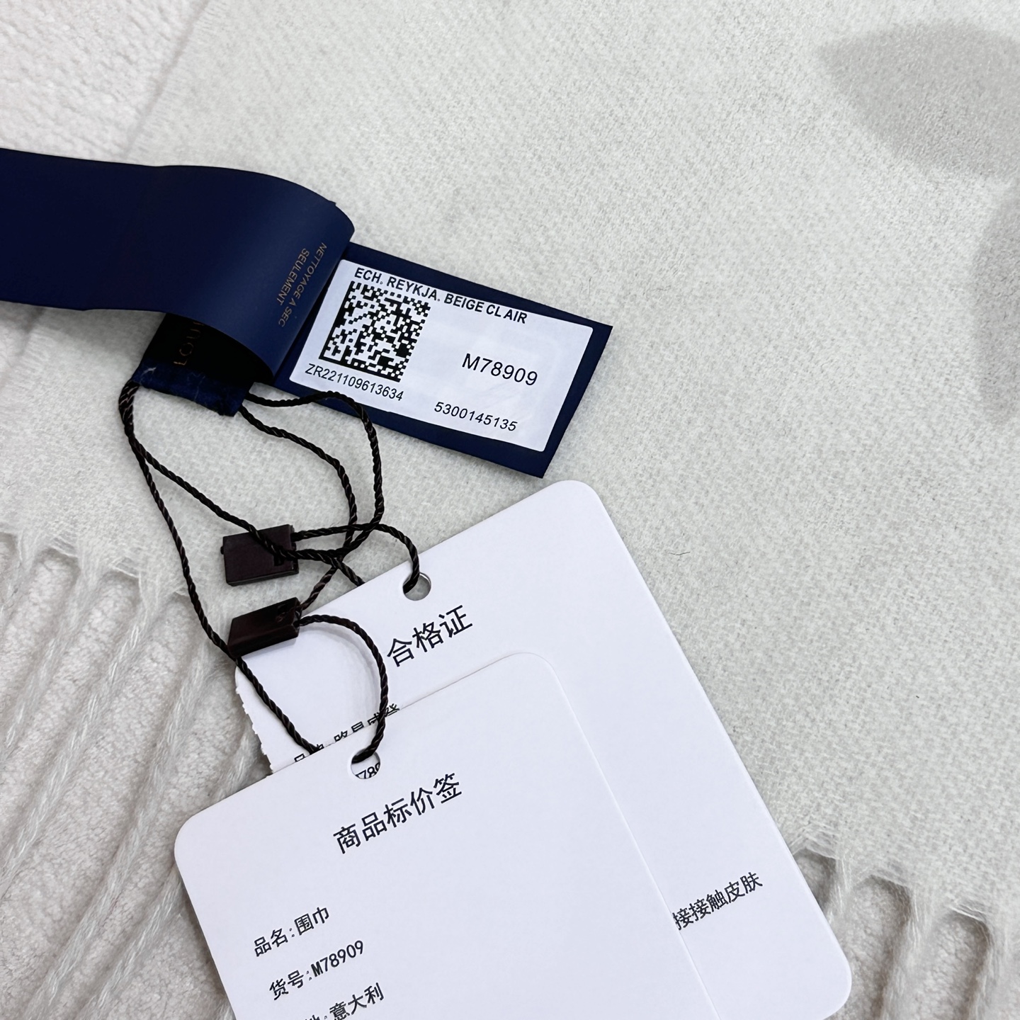 ! 最新品质到货!每个色都有对应的编码,有带芯片,可以扫入官网!Lv驴牌 #𝑹𝒆𝒚𝒌𝒋𝒂𝒗𝒊𝒌 双面羊绒围巾 “可以 ! 最新品质到货!每个色都有对应的编码,有带芯片,可以扫入官网!Lv驴牌 #𝑹𝒆𝒚𝒌𝒋𝒂𝒗𝒊𝒌 双面羊绒围巾 “可以