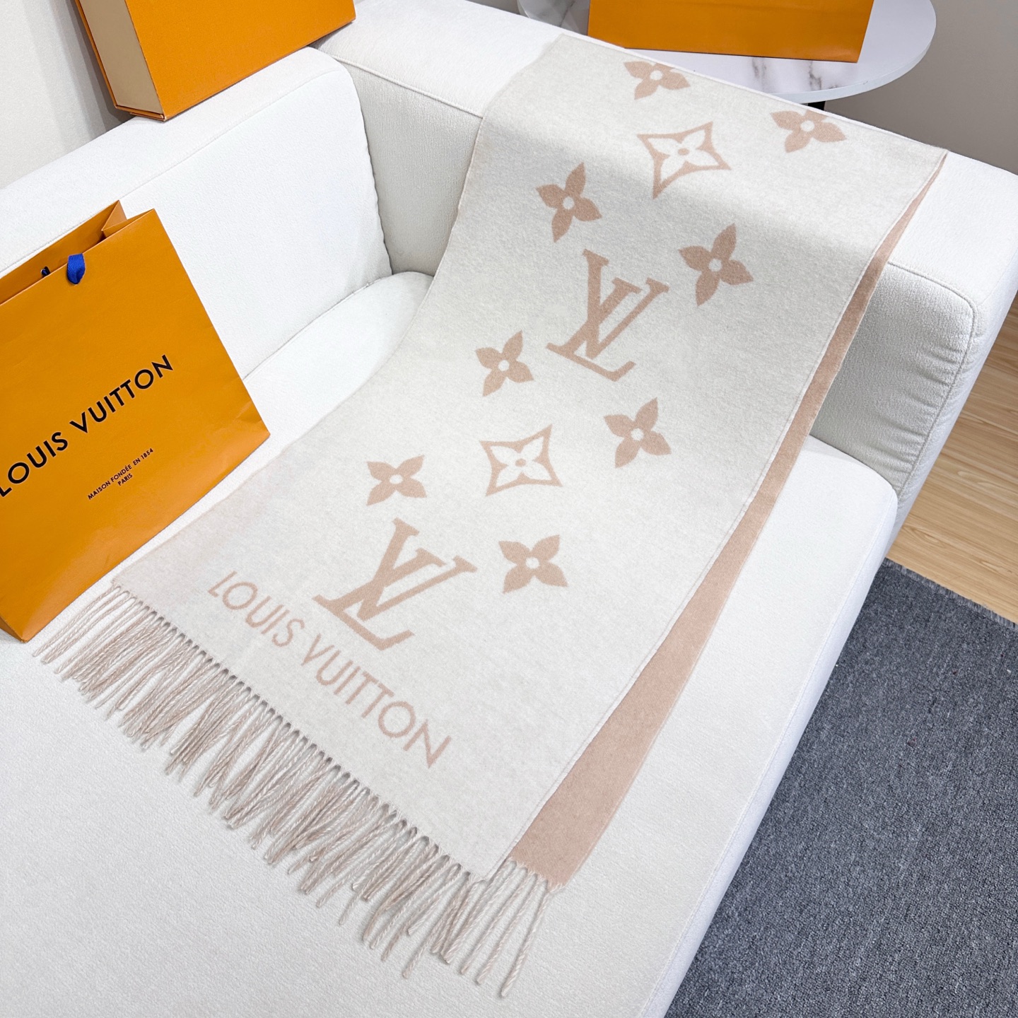 ! 最新品质到货!每个色都有对应的编码,有带芯片,可以扫入官网!Lv驴牌 #𝑹𝒆𝒚𝒌𝒋𝒂𝒗𝒊𝒌 双面羊绒围巾 “可以 ! 最新品质到货!每个色都有对应的编码,有带芯片,可以扫入官网!Lv驴牌 #𝑹𝒆𝒚𝒌𝒋𝒂𝒗𝒊𝒌 双面羊绒围巾 “可以