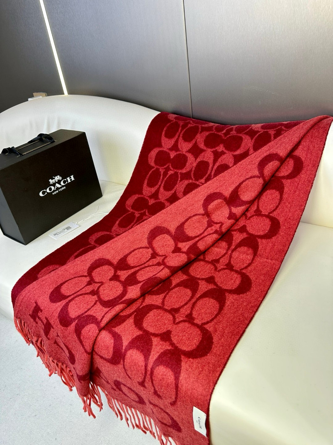 蔻驰 🌾新款到！Coach爆款！三色披肩也太好看了吧！不仅有颜值还有品质，97%羊毛+3%羊绒，手感超级