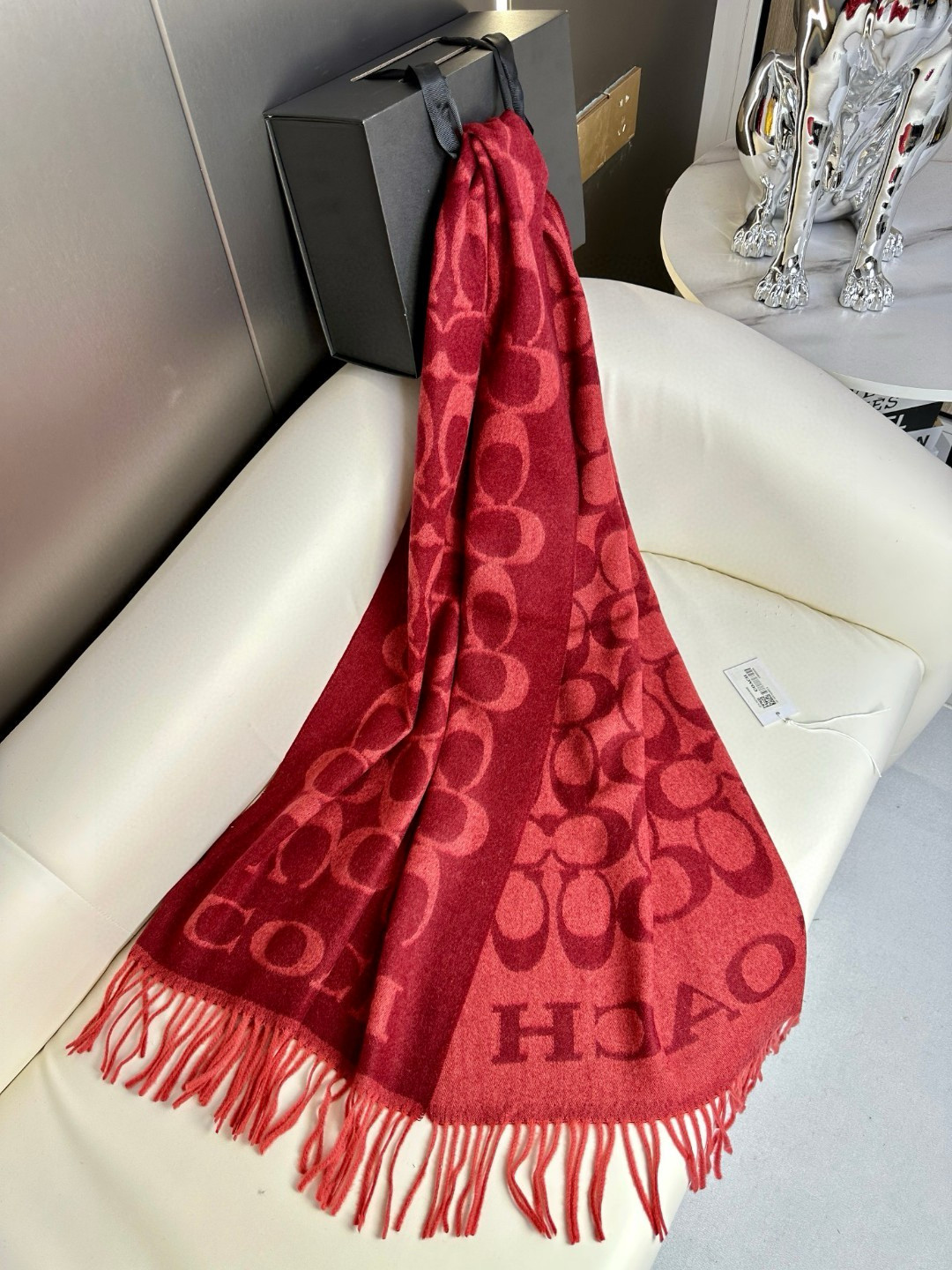 蔻驰 🌾新款到！Coach爆款！三色披肩也太好看了吧！不仅有颜值还有品质，97%羊毛+3%羊绒，手感超级