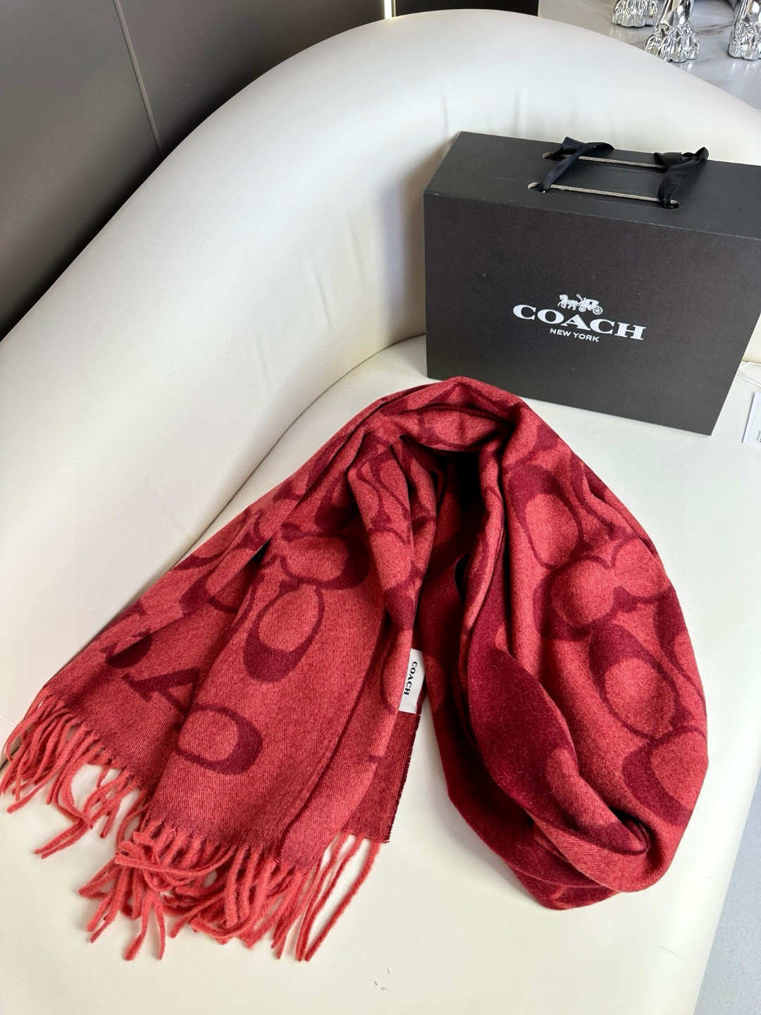 蔻驰 🌾新款到！Coach爆款！三色披肩也太好看了吧！不仅有颜值还有品质，97%羊毛+3%羊绒，手感超级