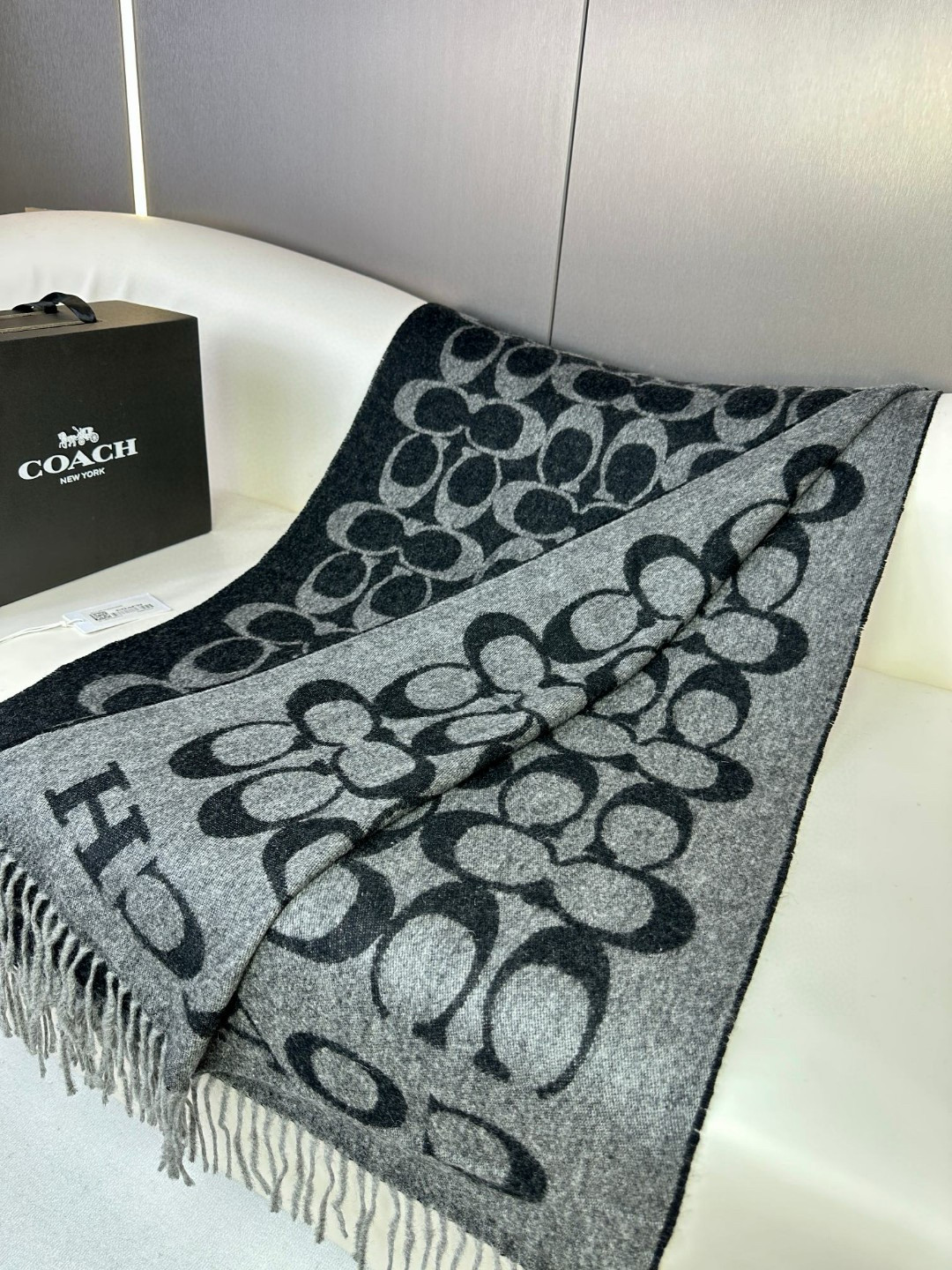 蔻驰 🌾新款到！Coach爆款！三色披肩也太好看了吧！不仅有颜值还有品质，97%羊毛+3%羊绒，手感超级