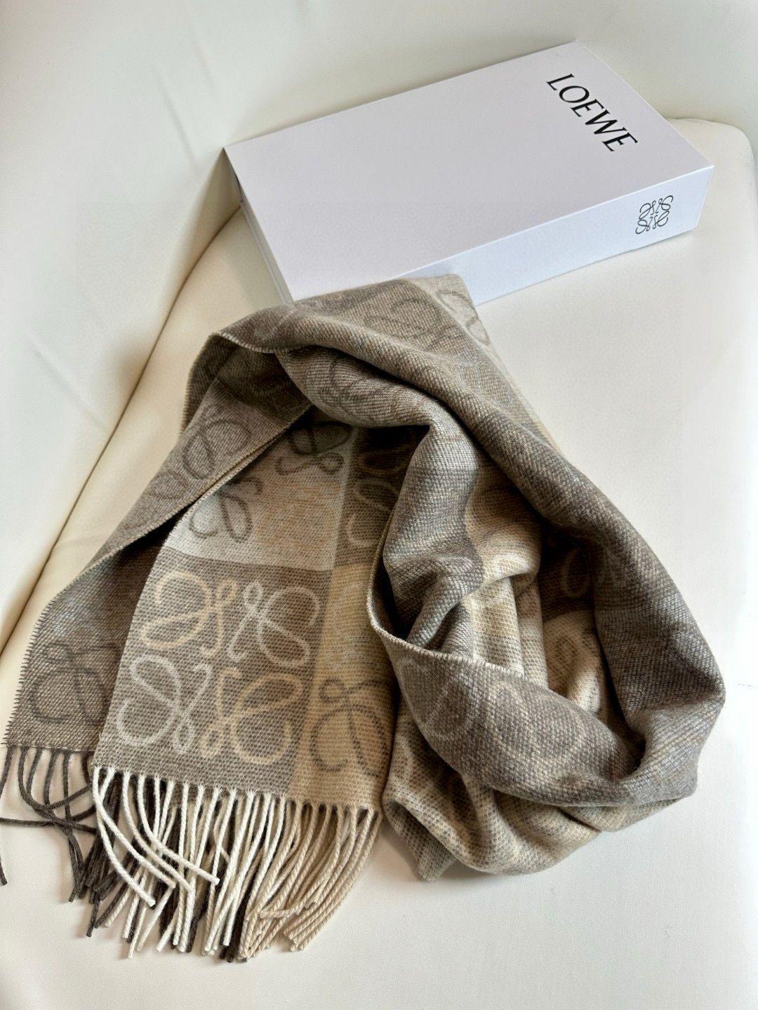 价优版本130品名: 新双色棋盘格面料：羊毛➕羊绒尺寸：40*180（不含须）颜色： 绿色全新升级色纺织