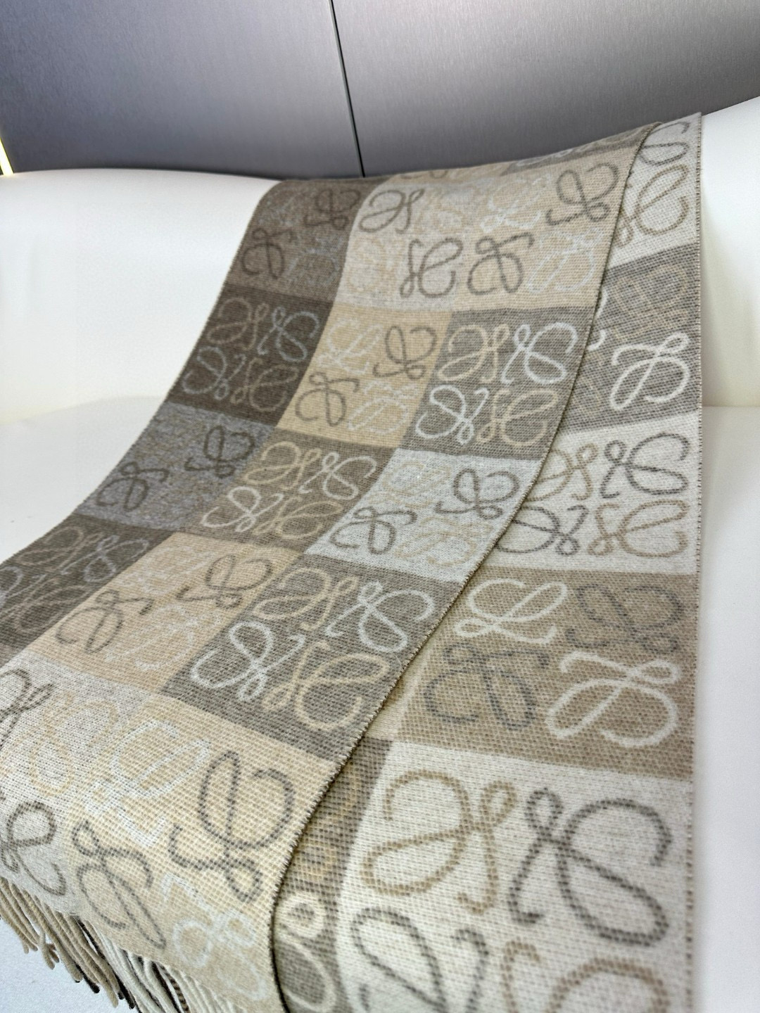 价优版本130品名: 新双色棋盘格面料：羊毛➕羊绒尺寸：40*180（不含须）颜色： 绿色全新升级色纺织