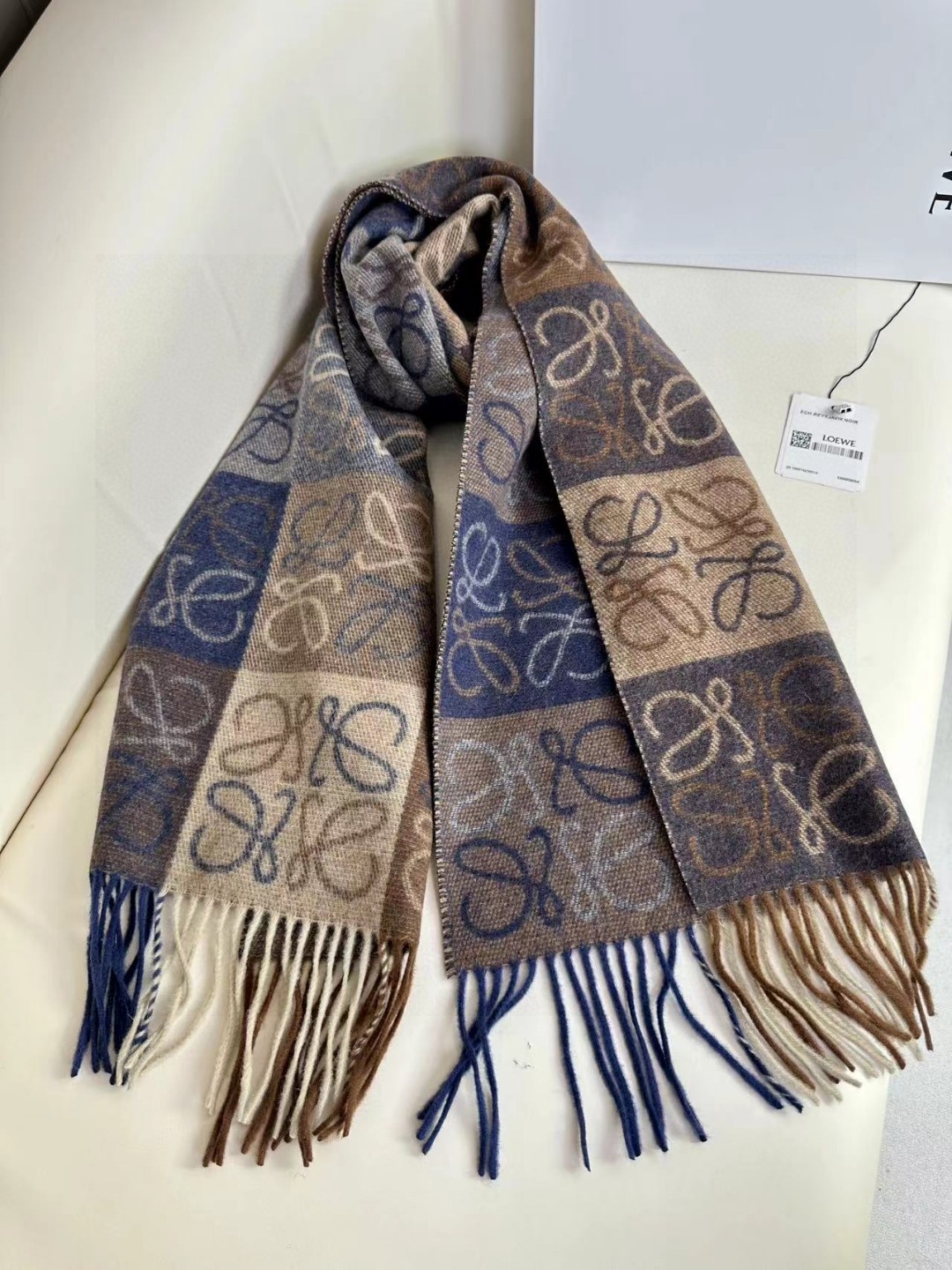 价优版本品名: 新双色棋盘格面料:羊毛➕羊绒尺寸:40*180(不含须)颜色: 绿色全新升级色纺织造 色