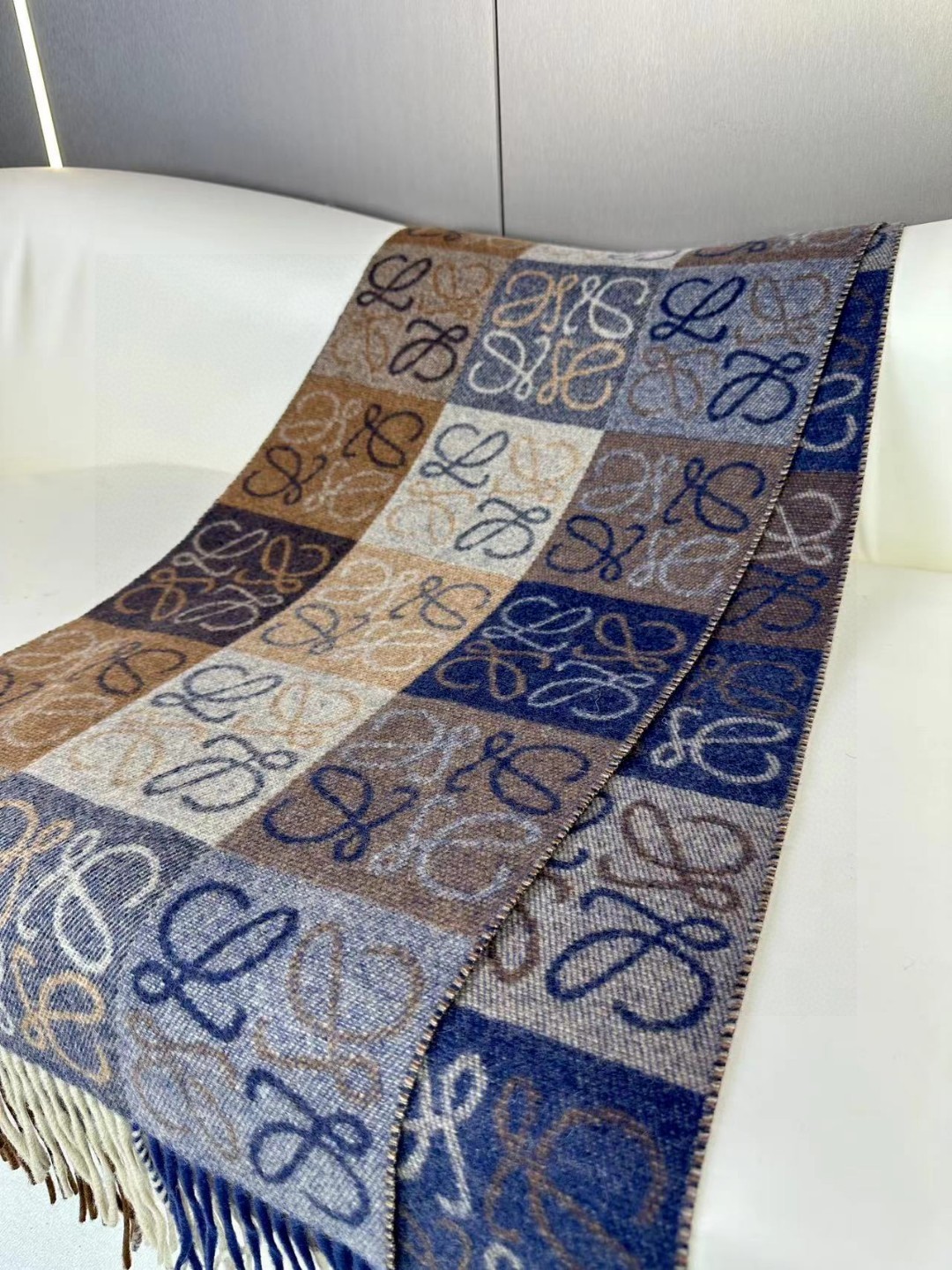 价优版本品名: 新双色棋盘格面料:羊毛➕羊绒尺寸:40*180(不含须)颜色: 绿色全新升级色纺织造 色