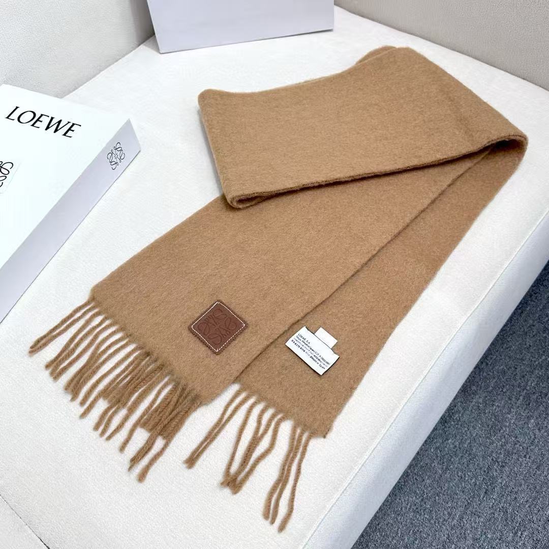 Loewe 160 【▪ Loewe超美新款马海毛围巾 推荐入手 】质感好货 罗意威主打的马海毛围巾~据说超难买哦 打了好多次版 终于 最接近 进出 无压力