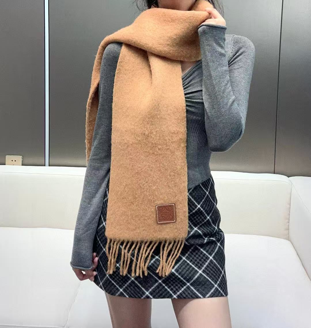 Loewe 160 【▪ Loewe超美新款马海毛围巾 推荐入手 】质感好货 罗意威主打的马海毛围巾~据说超难买哦 打了好多次版 终于 最接近 进出 无压力